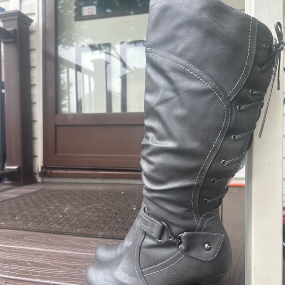 Grey boots - Picture 2 of 4